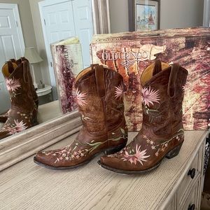 Vintage Old Gringo Women’s embroidered boots!